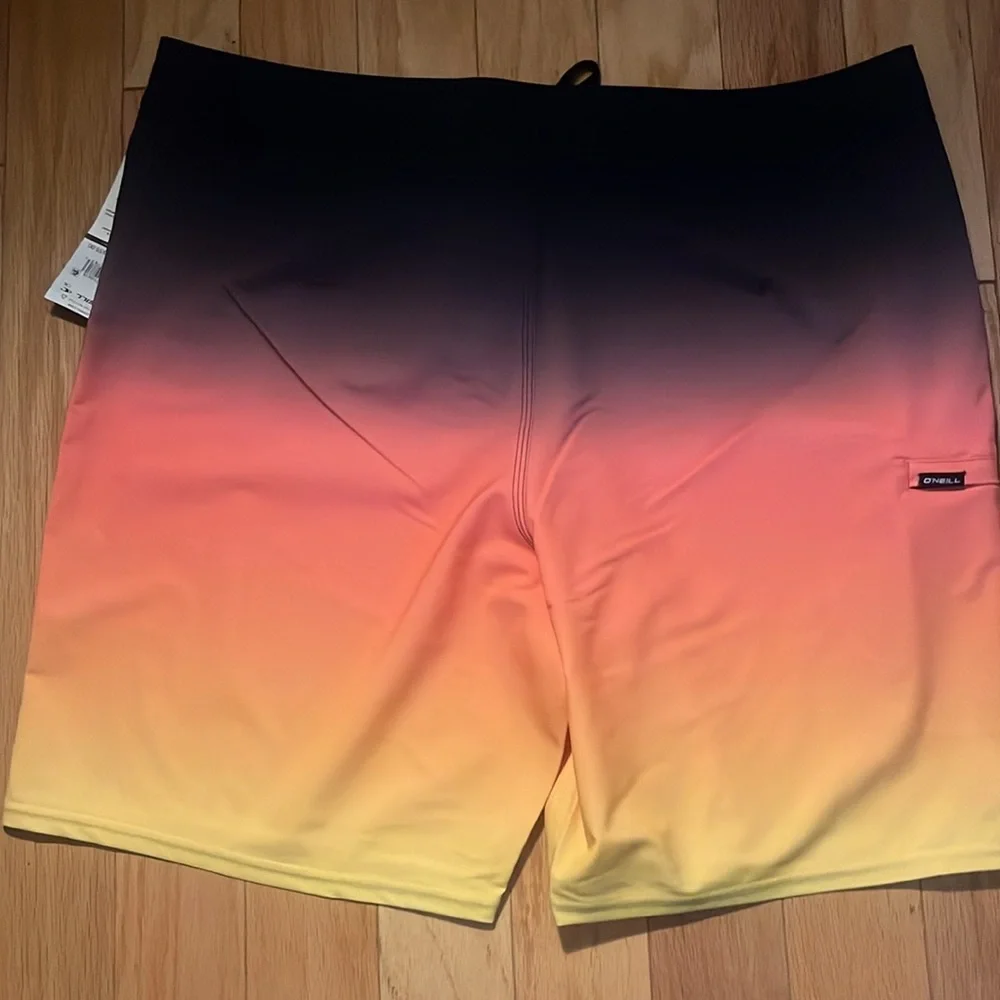 NWT Men’s Multi Colored HYPERFREAK HEATFADE 19” Board Short. Size W 30” L 19”